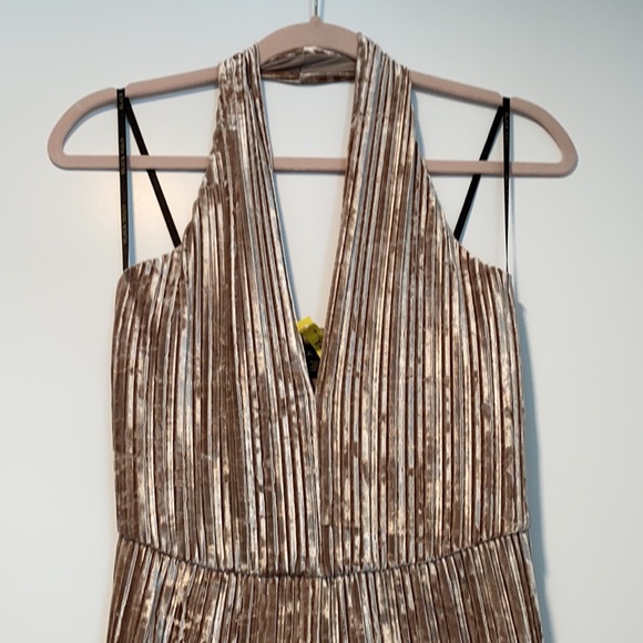 Black Halo - Shimmery velvet champagne jumpsuit - Picture 8 of 10